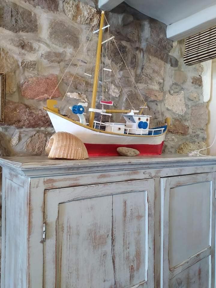 Capetan Nikolas-Boat House Klima  Rum bild